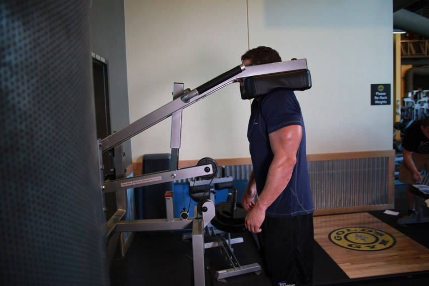 Calf-Machine Shoulder Shrug